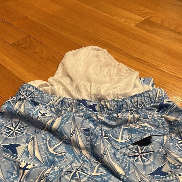VINEYARD vines mens sailing print swim trunks size small. - Picture 10 of 11